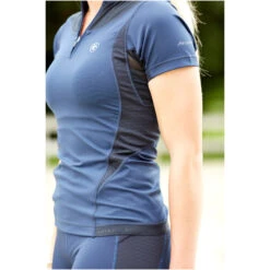 2022 Ariat Womens Ascent Crew Short Sleeve Baselayer 10039199 - Navy 10 2022 Ariat Womens Ascent Crew Short Sleeve Baselayer 10039199 - Navy -Ariat Shop 4127 S21 WMS ENGL Germany AE G5A8695 RTL.700x700